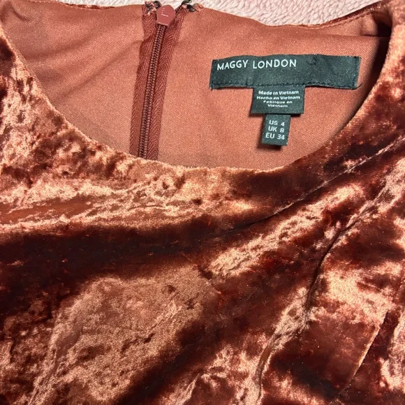 Maggy London Burnt Red Crushed Velvet Cold Open Shoulder Dress Sz 4 - Picture 5 of 14